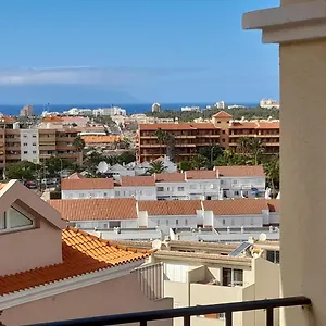 https://castle-harbour-los-christianos.tenerifehoteles.net